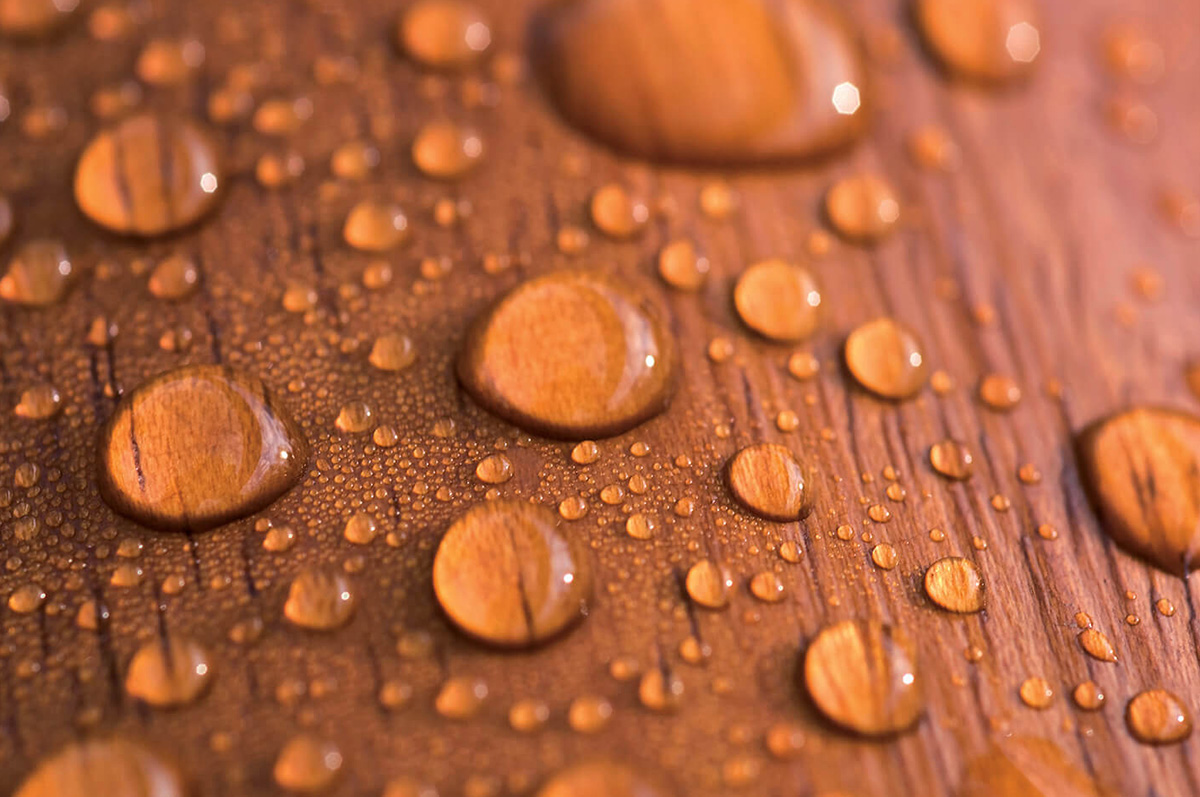water-droplets-on-wood